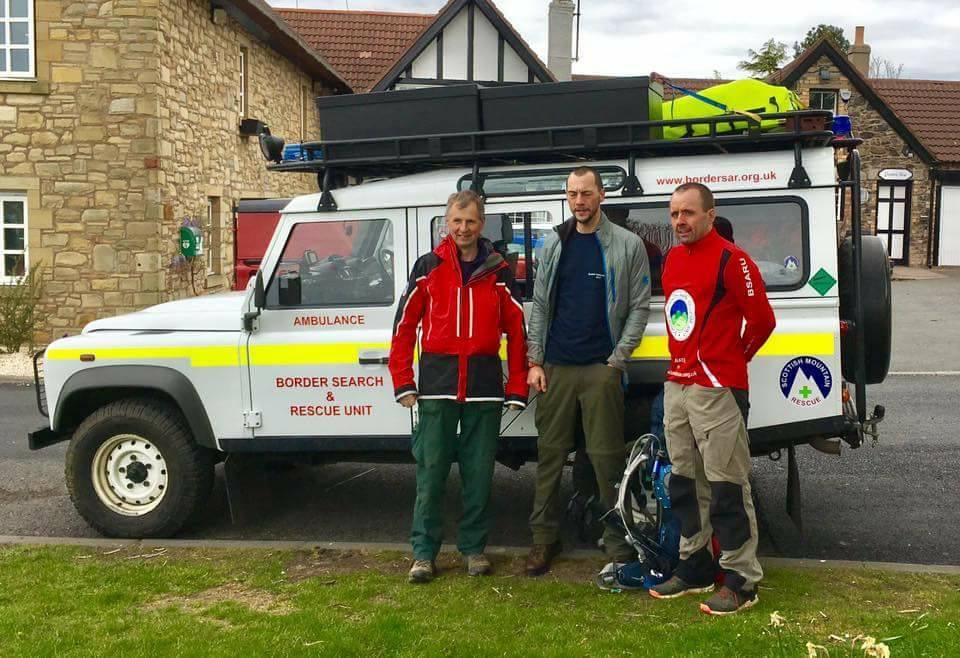 Niv Easter sets off from Kirk Yetholm